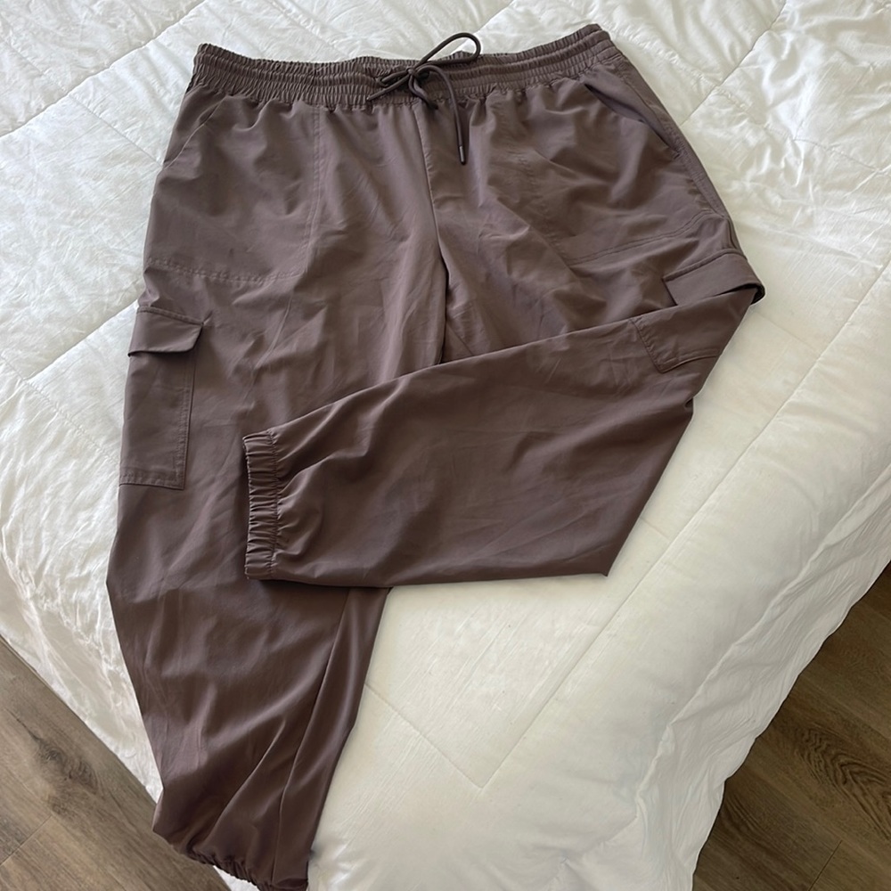 Old Navy. Excellent condition. Stretch Tech ankle length joggers